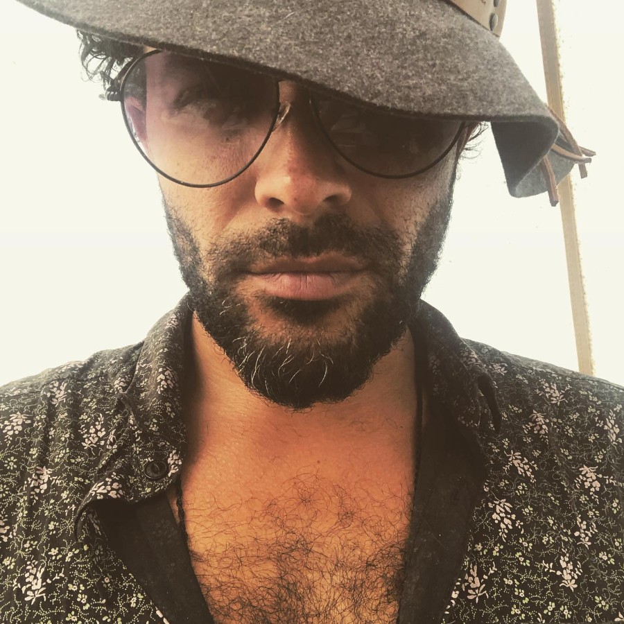 Sparks close-up portrait, wide-brim hat and round sunglasses